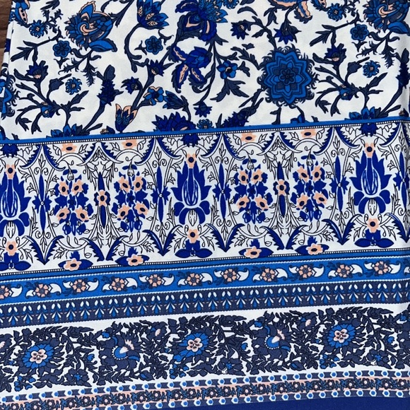 KNAPP STUDIO WHITE TANK WITH blue floral design - Picture 10 of 11